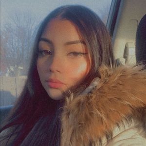 Meet your Posher, Carolina